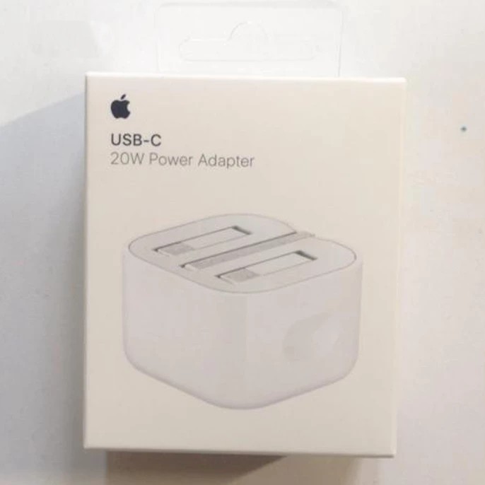 شارژر فست 20 وات اپل مدل B/A، دارای خروجی USB Type-C، امکان شارژ سریع موبایل و تبلت با شدت جریان 2.0 آمپر و بالاتر، قابلیت شارژ آیپد