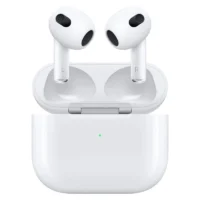 هدفون بلوتوثی اپل مدل AirPods 3 با نویز کنسلینگ میکروفون (ENC)، درگاه شارژ لایتنینگ، دارای سنسور تشخیص پوست و پشتیبانی از فرمان لمسی، مقاوم در برابر رطوبت و عرق